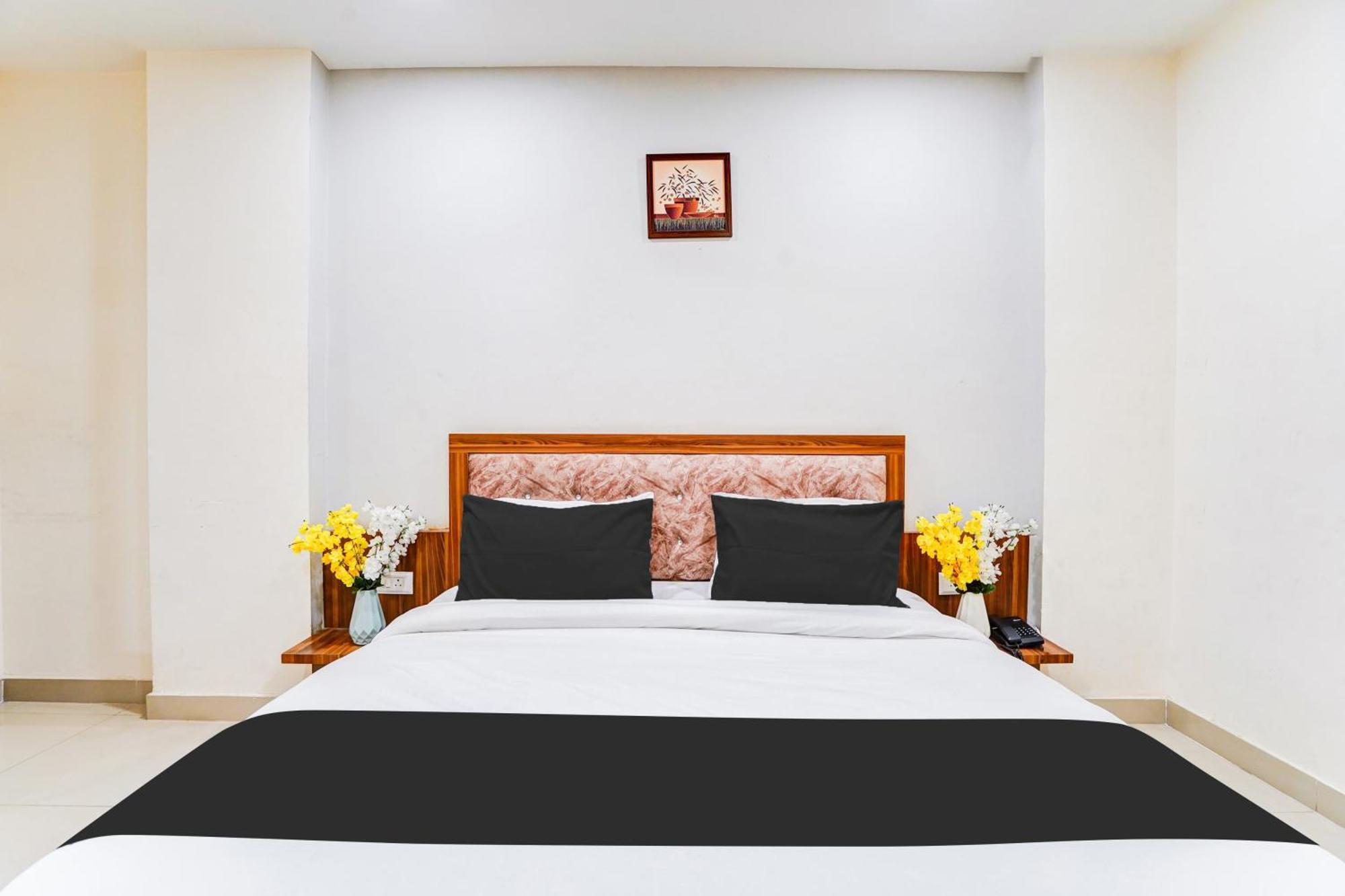 Super Collection O Sector 104 Noida Hotell Exteriör bild